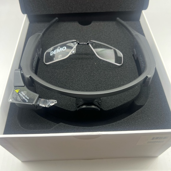 Solos Smart glasses With Wide Screen Display 33-00045-00 Yellow - Picture 8 of 16